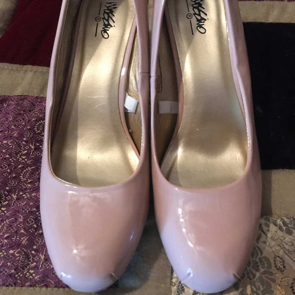 Nude/Beige Pumps